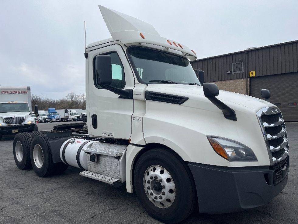 Day Cab Tractor-Heavy Duty Tractors-Freightliner-2019-T12664ST-Parsippany-NJ-344,537\n\t\tmiles-$ 55,250 - Image 18