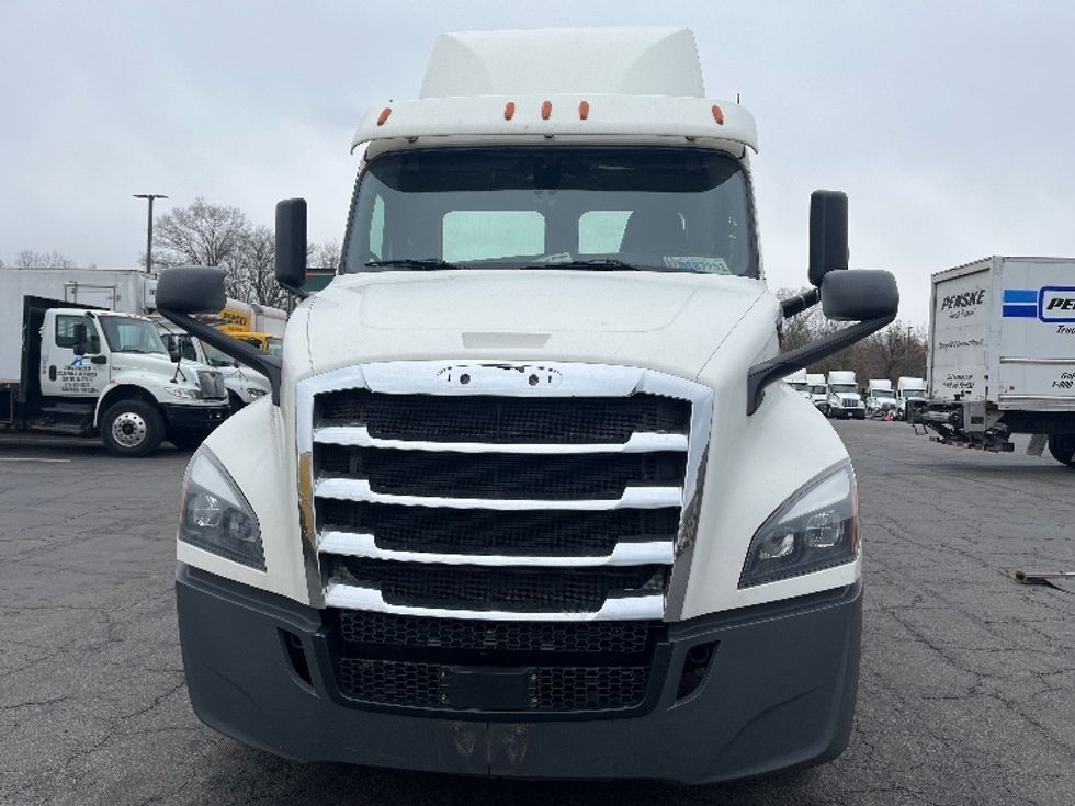 Day Cab Tractor-Heavy Duty Tractors-Freightliner-2019-T12664ST-Parsippany-NJ-344,537\n\t\tmiles-$ 55,250 - Image 2