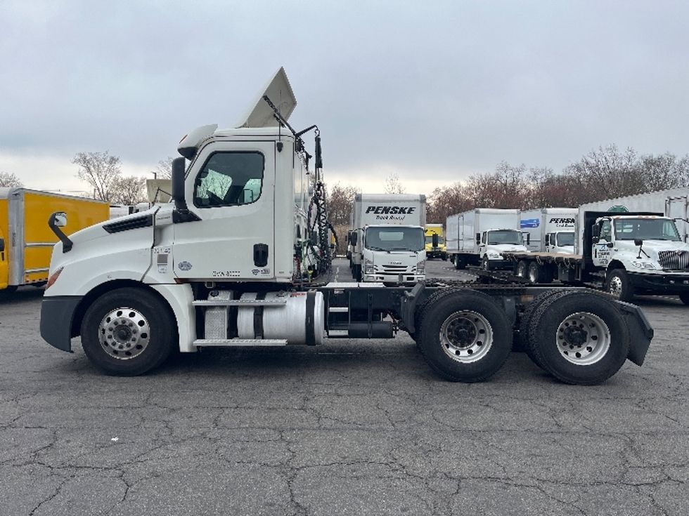 Day Cab Tractor-Heavy Duty Tractors-Freightliner-2019-T12664ST-Parsippany-NJ-344,537\n\t\tmiles-$ 55,250 - Image 4