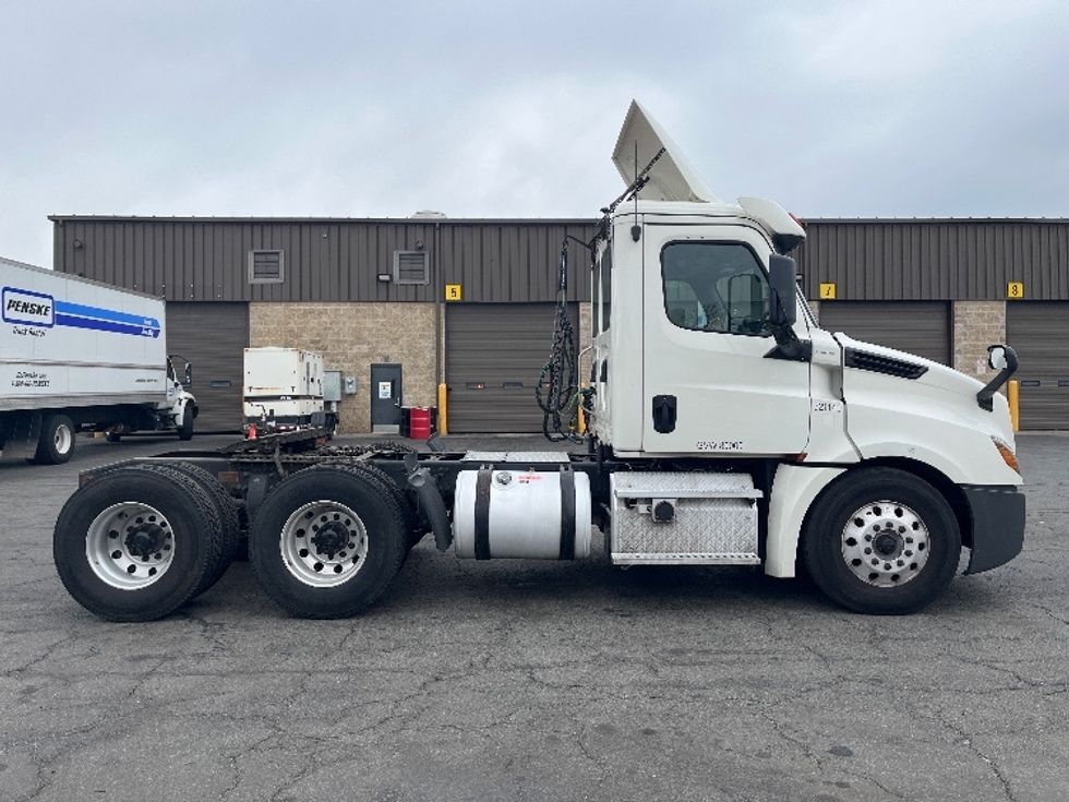 Day Cab Tractor-Heavy Duty Tractors-Freightliner-2019-T12664ST-Parsippany-NJ-344,537\n\t\tmiles-$ 55,250 - Image 8
