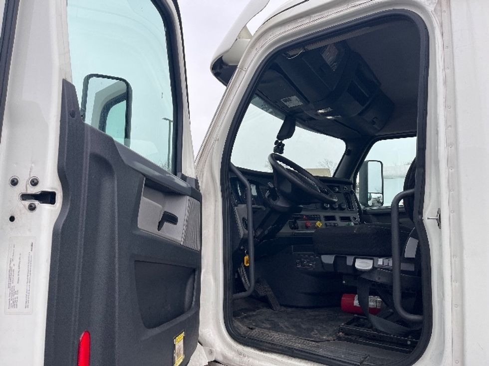 Day Cab Tractor-Heavy Duty Tractors-Freightliner-2019-T12664ST-Parsippany-NJ-344,537\n\t\tmiles-$ 55,250 - Image 9