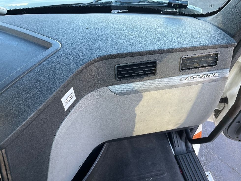 Day Cab Tractor-Heavy Duty Tractors-Freightliner-2019-T12664ST-Parsippany-NJ-345,425\n\t\tmiles-$ 53,750 - Image 13