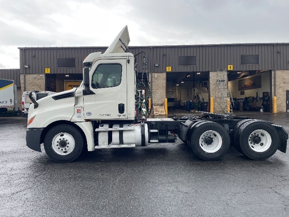 Day Cab Tractor-Heavy Duty Tractors-Freightliner-2019-T12664ST-Parsippany-NJ-345,425\n\t\tmiles-$ 53,750 - Image 4