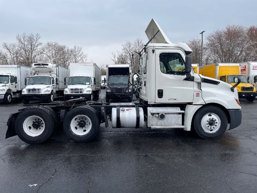 Day Cab Tractor-Heavy Duty Tractors-Freightliner-2019-T12664ST-Parsippany-NJ-345,425\n\t\tmiles-$ 53,750 - Image 8