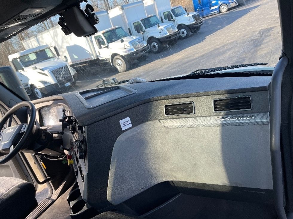 Day Cab Tractor-Heavy Duty Tractors-Freightliner-2019-T12664ST-Parsippany-NJ-351,492\n\t\tmiles-$ 53,500 - Image 13