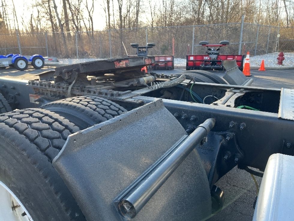 Day Cab Tractor-Heavy Duty Tractors-Freightliner-2019-T12664ST-Parsippany-NJ-351,492\n\t\tmiles-$ 53,500 - Image 19