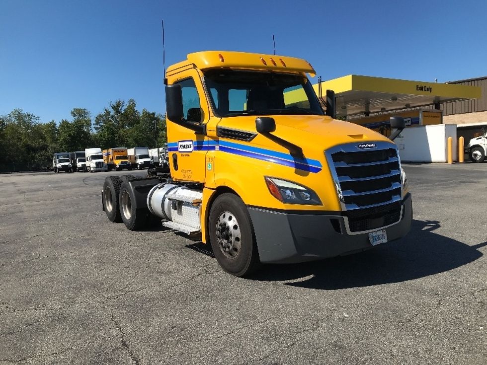 Day Cab Tractor-Heavy Duty Tractors-Freightliner-2019-T12664ST-Parsippany-NJ-399,474\n\t\tmiles-$ 51,000 - Image 1