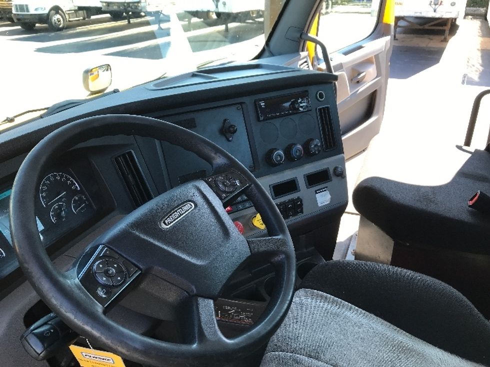 Day Cab Tractor-Heavy Duty Tractors-Freightliner-2019-T12664ST-Parsippany-NJ-399,474\n\t\tmiles-$ 51,000 - Image 10