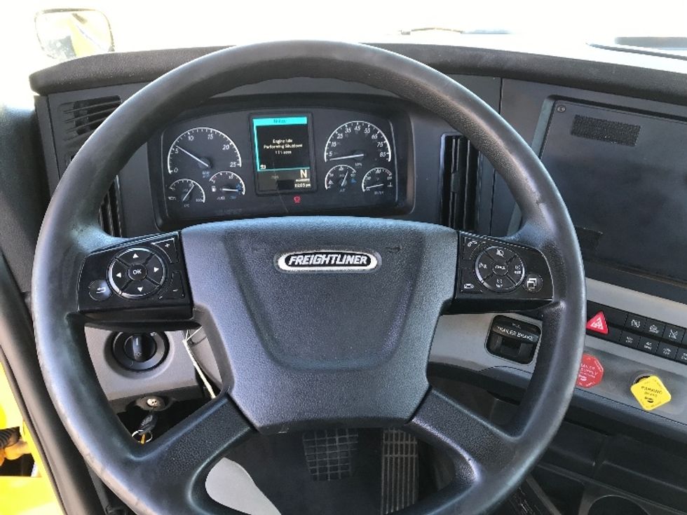 Day Cab Tractor-Heavy Duty Tractors-Freightliner-2019-T12664ST-Parsippany-NJ-399,474\n\t\tmiles-$ 51,000 - Image 11