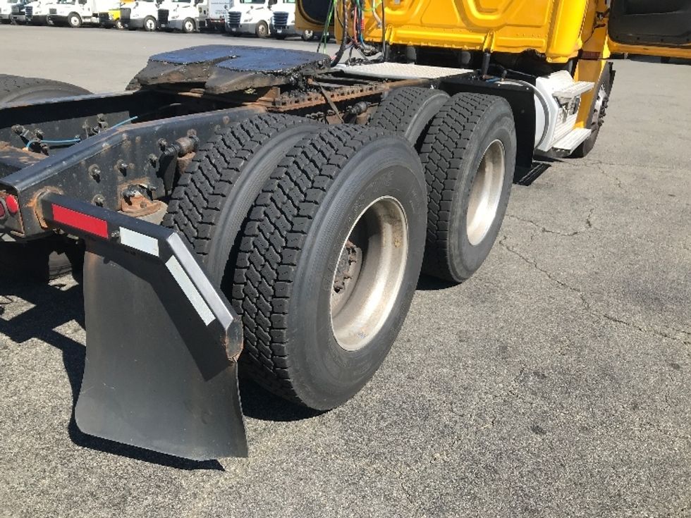 Day Cab Tractor-Heavy Duty Tractors-Freightliner-2019-T12664ST-Parsippany-NJ-399,474\n\t\tmiles-$ 51,000 - Image 18