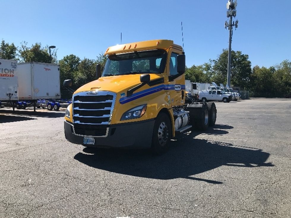 Day Cab Tractor-Heavy Duty Tractors-Freightliner-2019-T12664ST-Parsippany-NJ-399,474\n\t\tmiles-$ 51,000 - Image 3