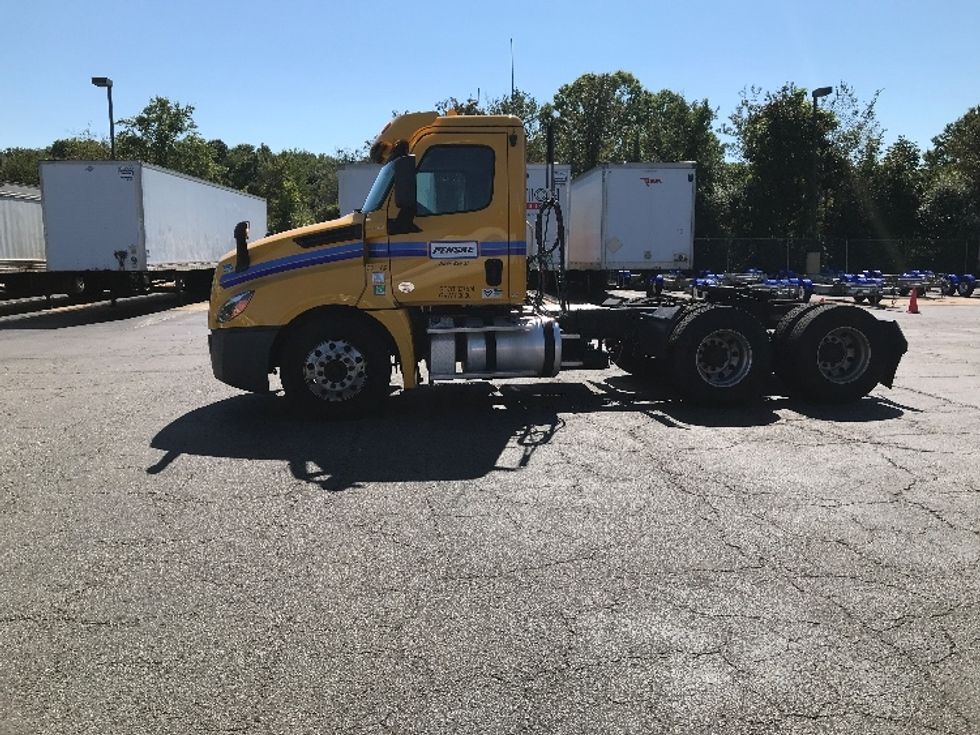 Day Cab Tractor-Heavy Duty Tractors-Freightliner-2019-T12664ST-Parsippany-NJ-399,474\n\t\tmiles-$ 51,000 - Image 4