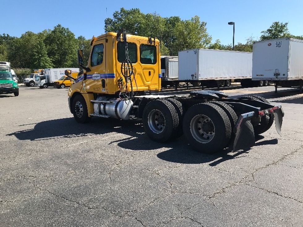 Day Cab Tractor-Heavy Duty Tractors-Freightliner-2019-T12664ST-Parsippany-NJ-399,474\n\t\tmiles-$ 51,000 - Image 5