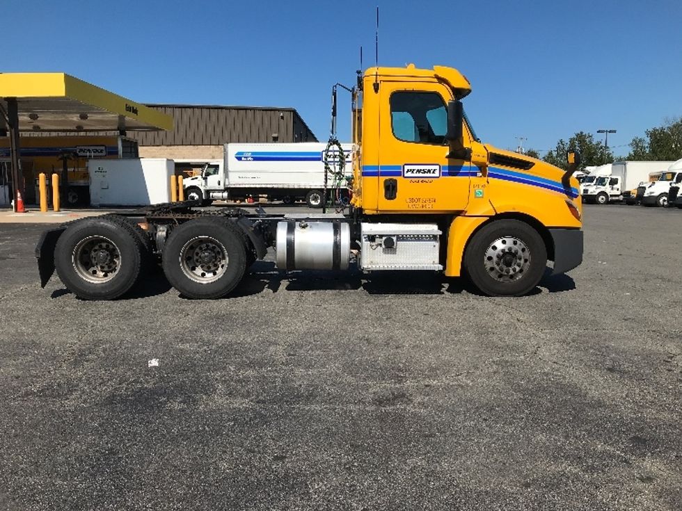 Day Cab Tractor-Heavy Duty Tractors-Freightliner-2019-T12664ST-Parsippany-NJ-399,474\n\t\tmiles-$ 51,000 - Image 8