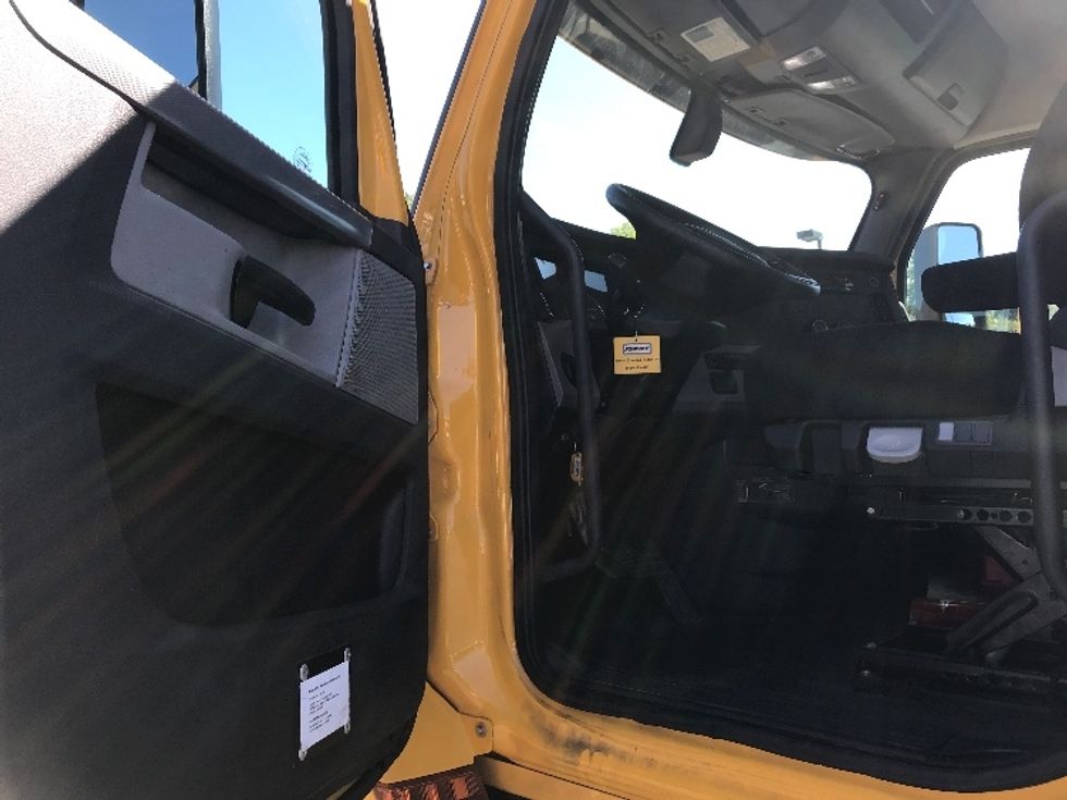 Day Cab Tractor-Heavy Duty Tractors-Freightliner-2019-T12664ST-Parsippany-NJ-399,474\n\t\tmiles-$ 51,000 - Image 9