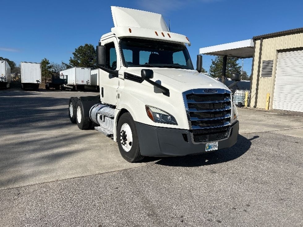 Day Cab Tractor-Heavy Duty Tractors-Freightliner-2019-T12664ST-Pell City-AL-456,328\n\t\tmiles-$ 41,500 - Image 1