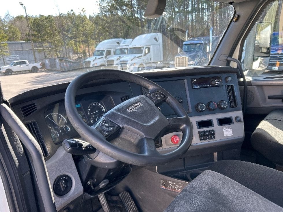 Day Cab Tractor-Heavy Duty Tractors-Freightliner-2019-T12664ST-Pell City-AL-456,328\n\t\tmiles-$ 41,500 - Image 10