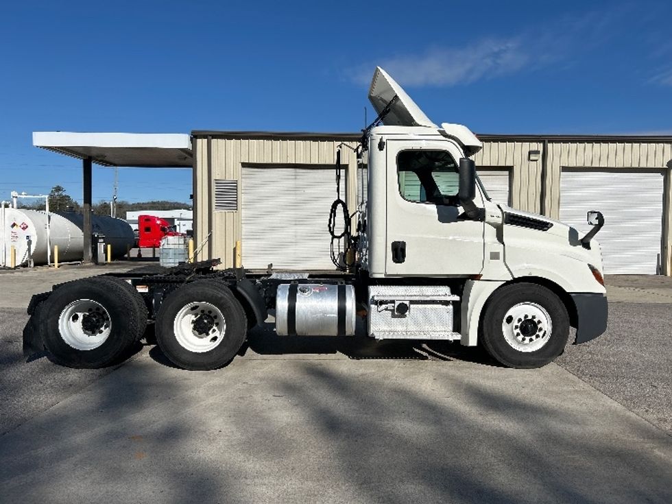 Day Cab Tractor-Heavy Duty Tractors-Freightliner-2019-T12664ST-Pell City-AL-456,328\n\t\tmiles-$ 41,500 - Image 8