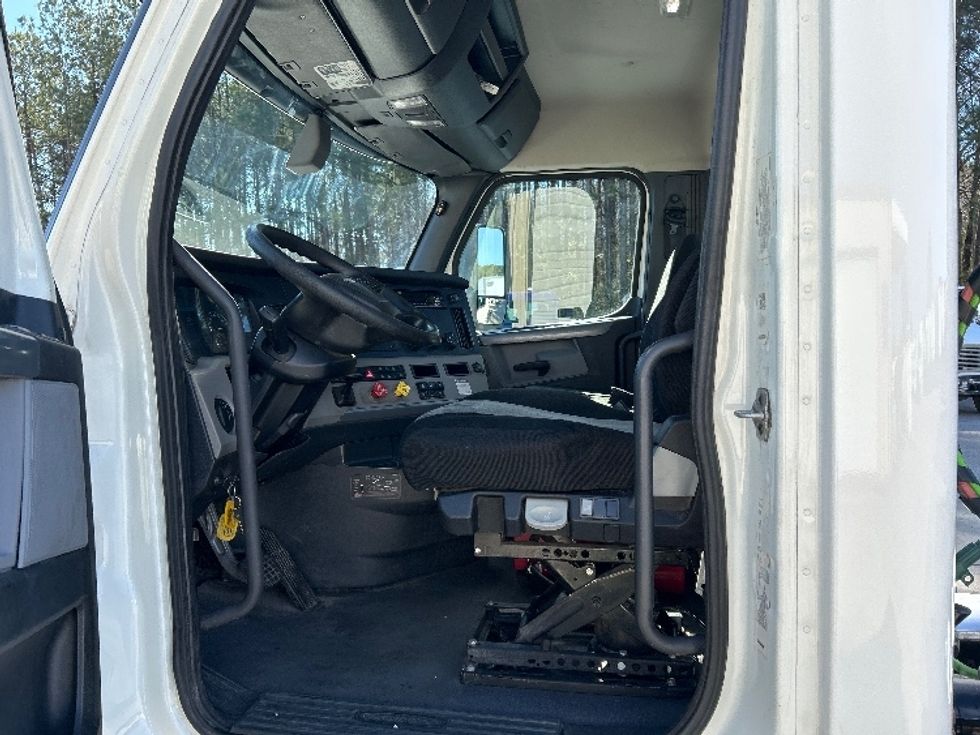 Day Cab Tractor-Heavy Duty Tractors-Freightliner-2019-T12664ST-Pell City-AL-456,328\n\t\tmiles-$ 41,500 - Image 9