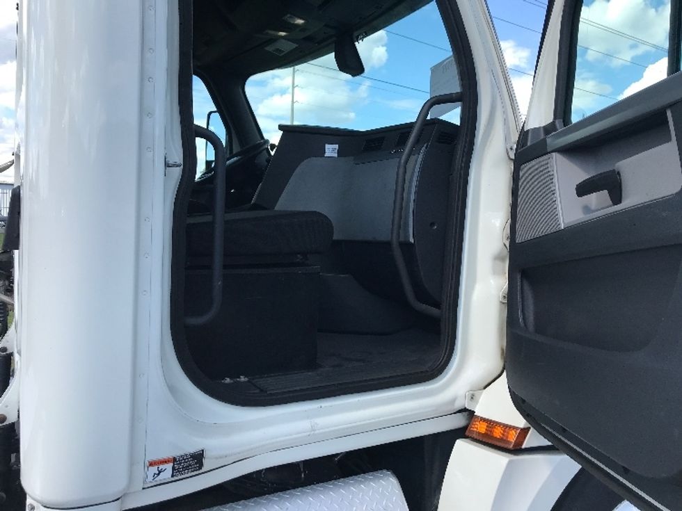 Day Cab Tractor-Heavy Duty Tractors-Freightliner-2019-T12664ST-Pell City-AL-608,726\n\t\tmiles-$ 32,500 - Image 12