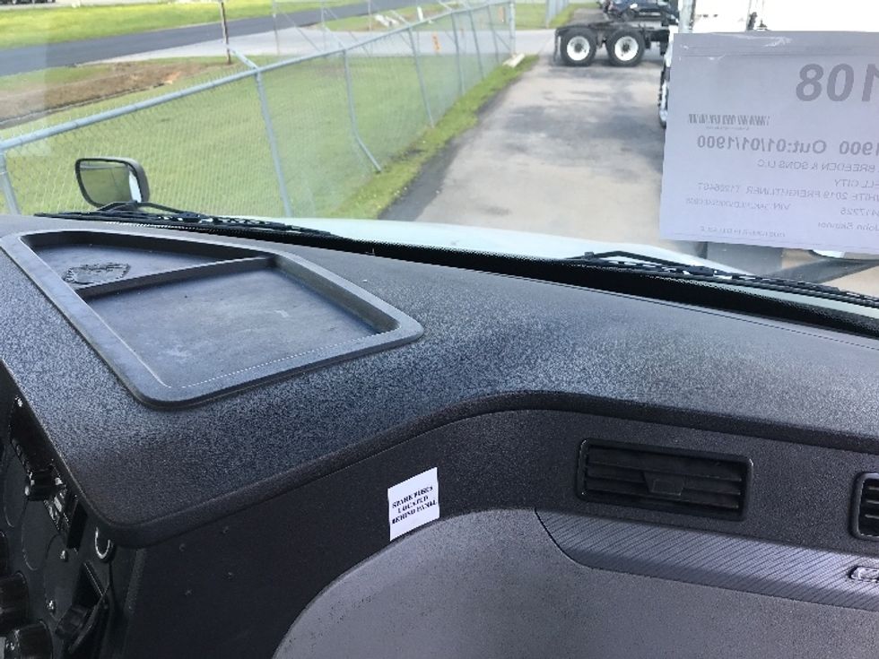 Day Cab Tractor-Heavy Duty Tractors-Freightliner-2019-T12664ST-Pell City-AL-608,726\n\t\tmiles-$ 32,500 - Image 13