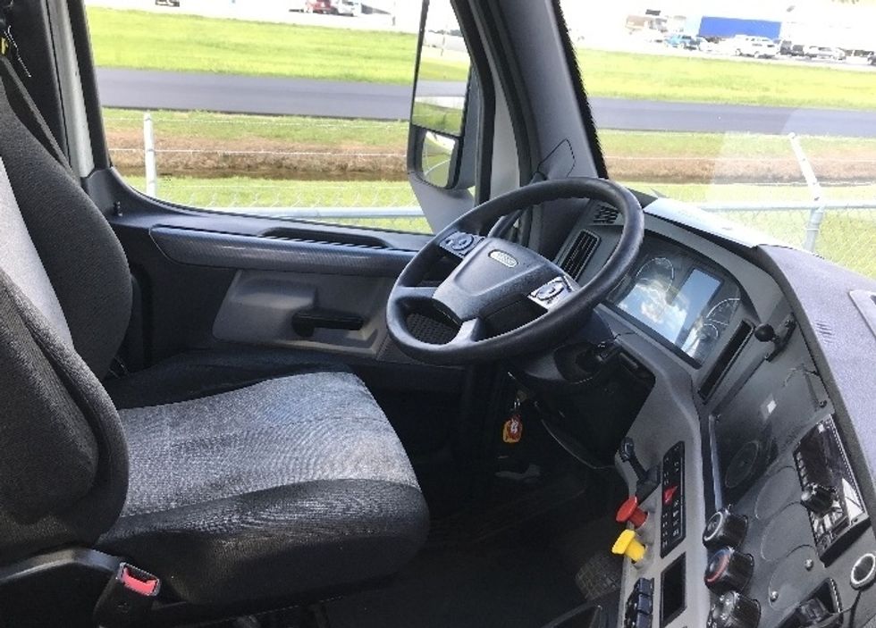 Day Cab Tractor-Heavy Duty Tractors-Freightliner-2019-T12664ST-Pell City-AL-608,726\n\t\tmiles-$ 32,500 - Image 14