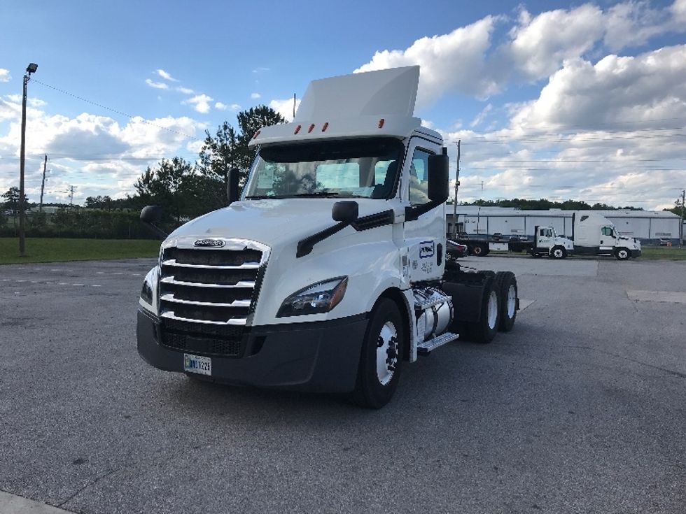 Day Cab Tractor-Heavy Duty Tractors-Freightliner-2019-T12664ST-Pell City-AL-608,726\n\t\tmiles-$ 32,500 - Image 3
