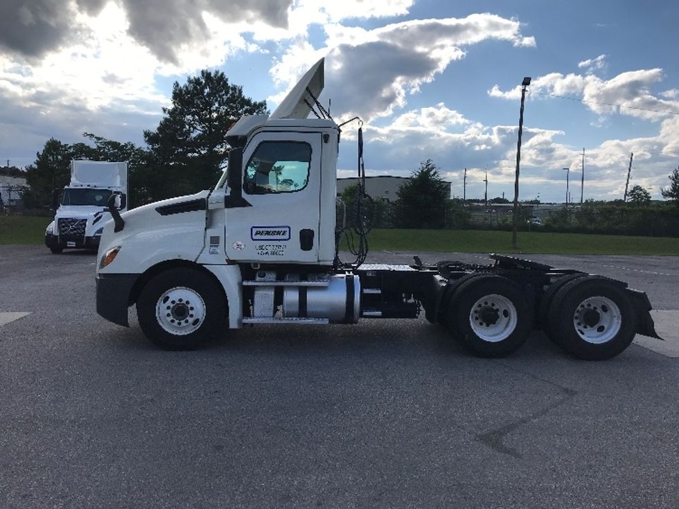 Day Cab Tractor-Heavy Duty Tractors-Freightliner-2019-T12664ST-Pell City-AL-608,726\n\t\tmiles-$ 32,500 - Image 4
