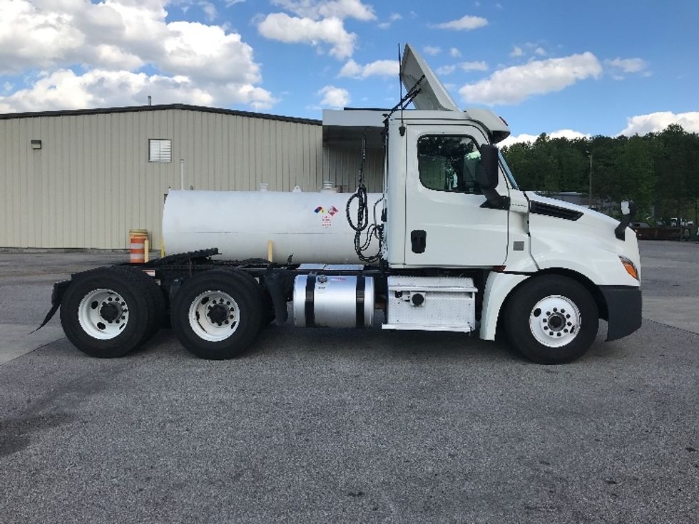 Day Cab Tractor-Heavy Duty Tractors-Freightliner-2019-T12664ST-Pell City-AL-608,726\n\t\tmiles-$ 32,500 - Image 8