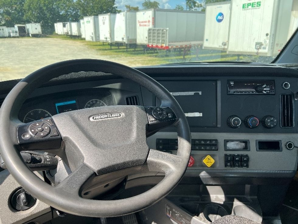 Day Cab Tractor-Heavy Duty Tractors-Freightliner-2019-T12664ST-Pennsauken-NJ-223,797\n\t\tmiles-$ 65,000 - Image 11