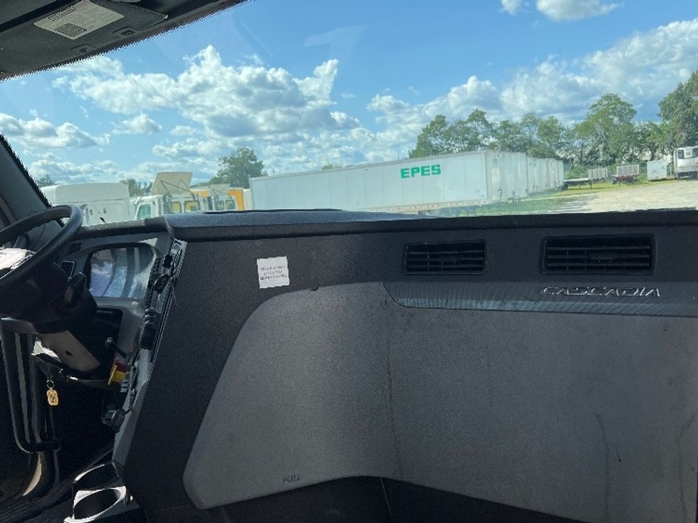 Day Cab Tractor-Heavy Duty Tractors-Freightliner-2019-T12664ST-Pennsauken-NJ-223,797\n\t\tmiles-$ 65,000 - Image 13