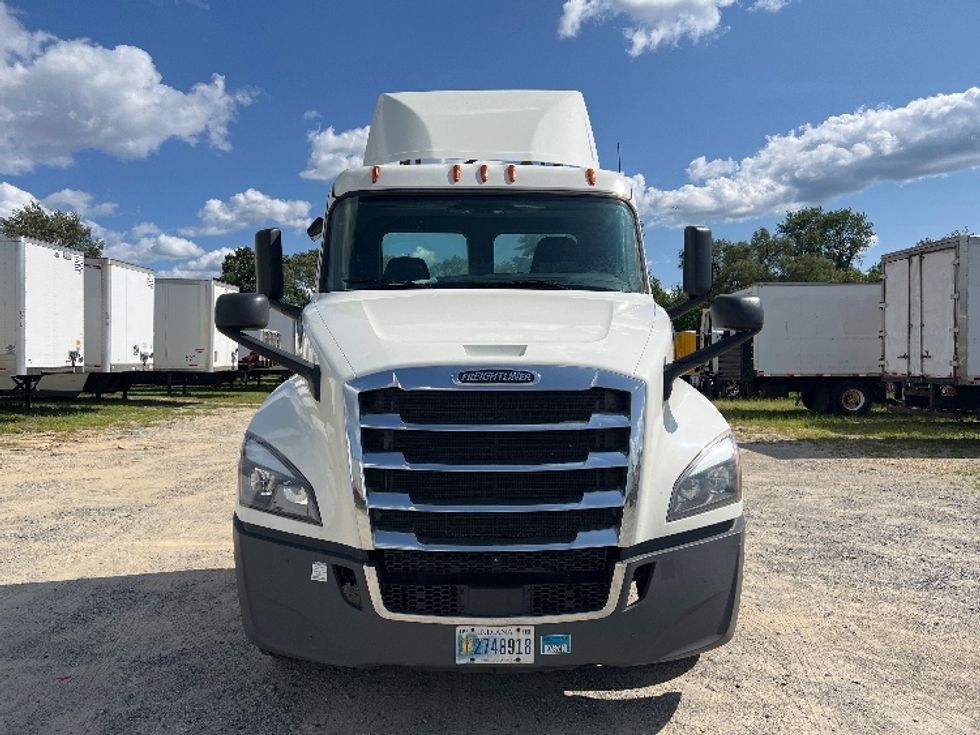 Day Cab Tractor-Heavy Duty Tractors-Freightliner-2019-T12664ST-Pennsauken-NJ-223,797\n\t\tmiles-$ 65,000 - Image 2
