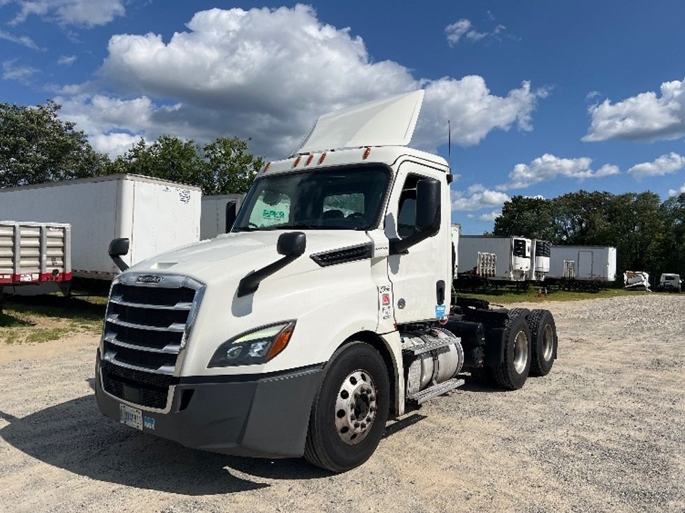 Day Cab Tractor-Heavy Duty Tractors-Freightliner-2019-T12664ST-Pennsauken-NJ-223,797\n\t\tmiles-$ 65,000 - Image 3