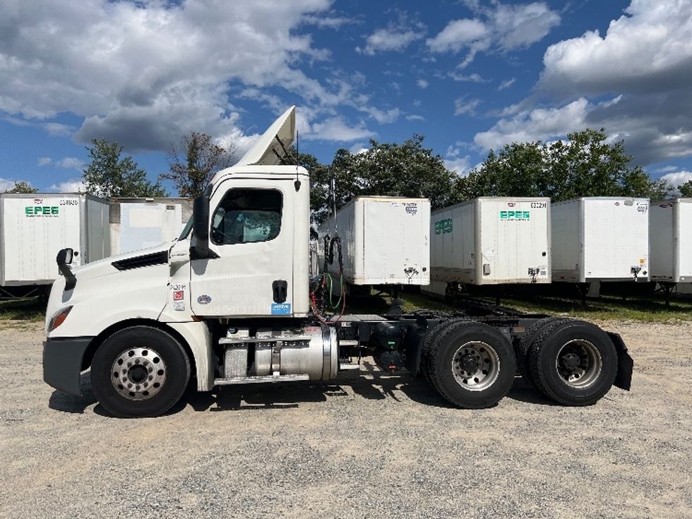 Day Cab Tractor-Heavy Duty Tractors-Freightliner-2019-T12664ST-Pennsauken-NJ-223,797\n\t\tmiles-$ 65,000 - Image 4