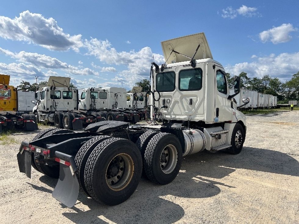 Day Cab Tractor-Heavy Duty Tractors-Freightliner-2019-T12664ST-Pennsauken-NJ-223,797\n\t\tmiles-$ 65,000 - Image 7