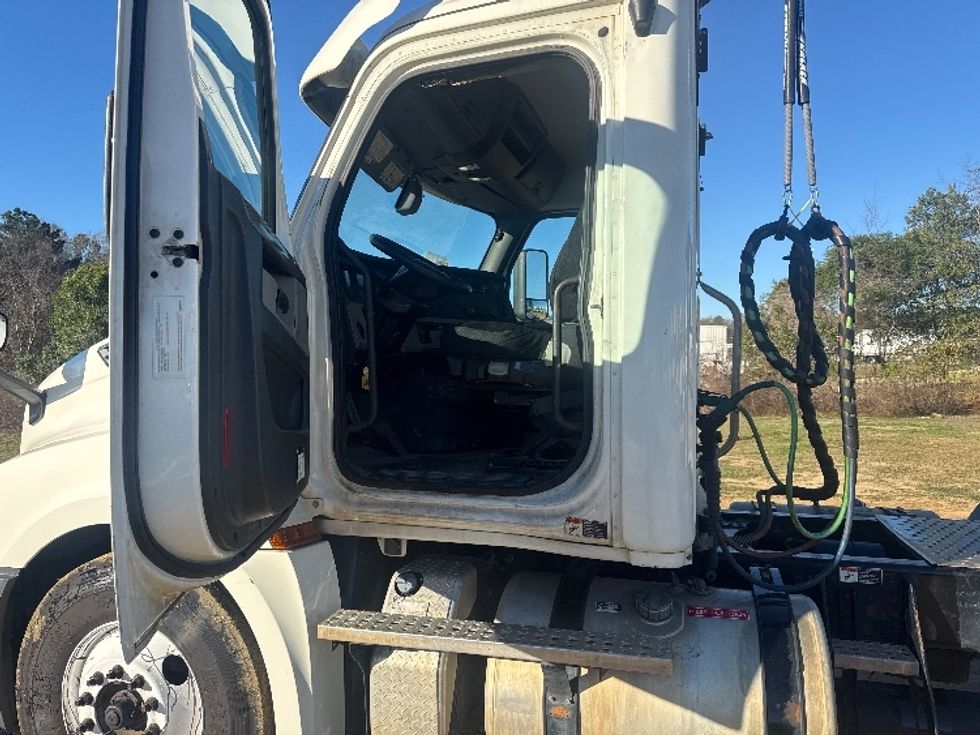 Day Cab Tractor-Heavy Duty Tractors-Freightliner-2019-T12664ST-Pensacola-FL-311,225\n\t\tmiles-$ 49,500 - Image 10