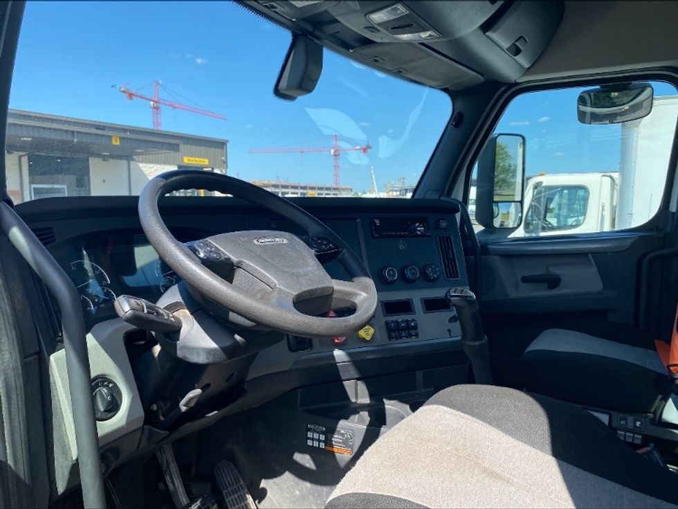 Day Cab Tractor-Heavy Duty Tractors-Freightliner-2019-T12664ST-Pensacola-FL-350,415\n\t\tmiles-$ 48,250 - Image 10
