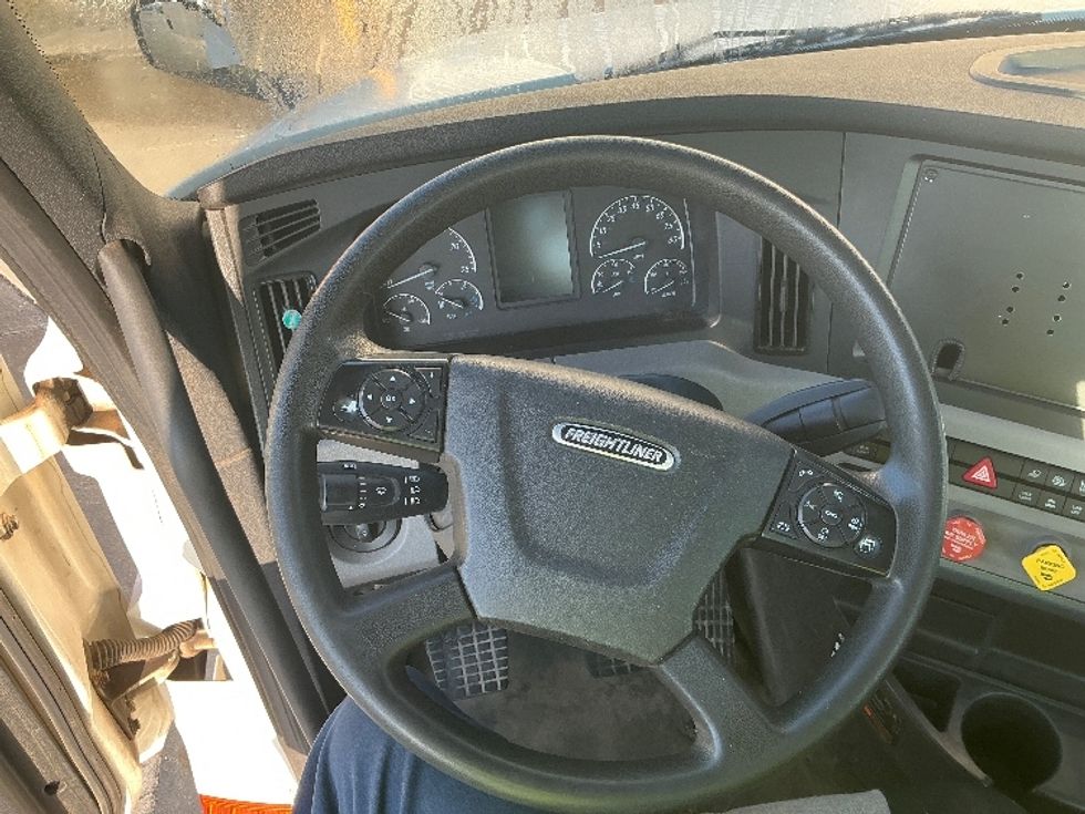 Day Cab Tractor-Heavy Duty Tractors-Freightliner-2019-T12664ST-Pensacola-FL-350,415\n\t\tmiles-$ 48,250 - Image 11