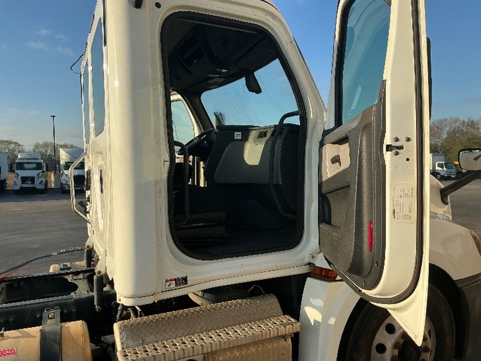 Day Cab Tractor-Heavy Duty Tractors-Freightliner-2019-T12664ST-Pensacola-FL-350,415\n\t\tmiles-$ 48,250 - Image 12