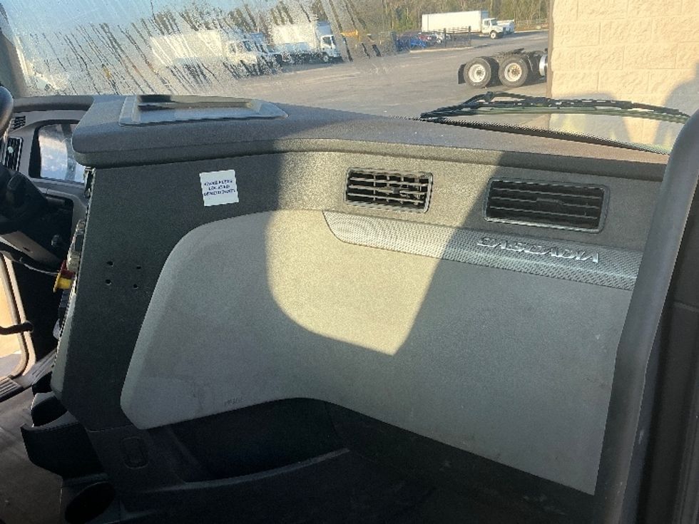 Day Cab Tractor-Heavy Duty Tractors-Freightliner-2019-T12664ST-Pensacola-FL-350,415\n\t\tmiles-$ 48,250 - Image 13