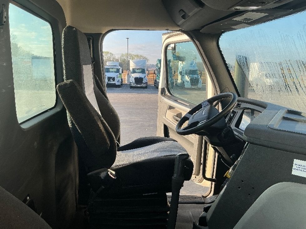 Day Cab Tractor-Heavy Duty Tractors-Freightliner-2019-T12664ST-Pensacola-FL-350,415\n\t\tmiles-$ 48,250 - Image 14