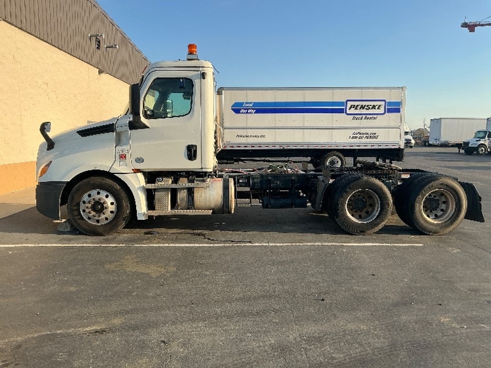 Day Cab Tractor-Heavy Duty Tractors-Freightliner-2019-T12664ST-Pensacola-FL-350,415\n\t\tmiles-$ 48,250 - Image 4