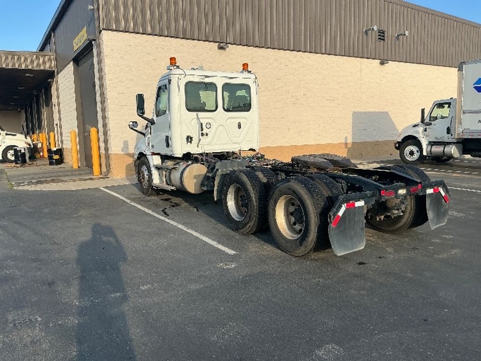 Day Cab Tractor-Heavy Duty Tractors-Freightliner-2019-T12664ST-Pensacola-FL-350,415\n\t\tmiles-$ 48,250 - Image 5
