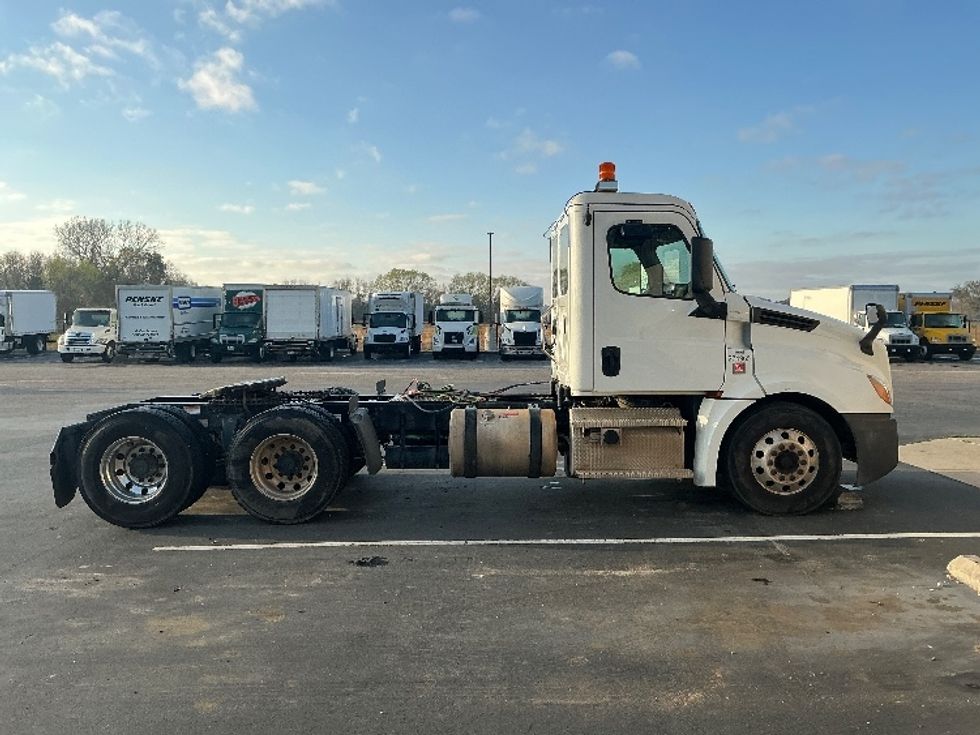 Day Cab Tractor-Heavy Duty Tractors-Freightliner-2019-T12664ST-Pensacola-FL-350,415\n\t\tmiles-$ 48,250 - Image 8