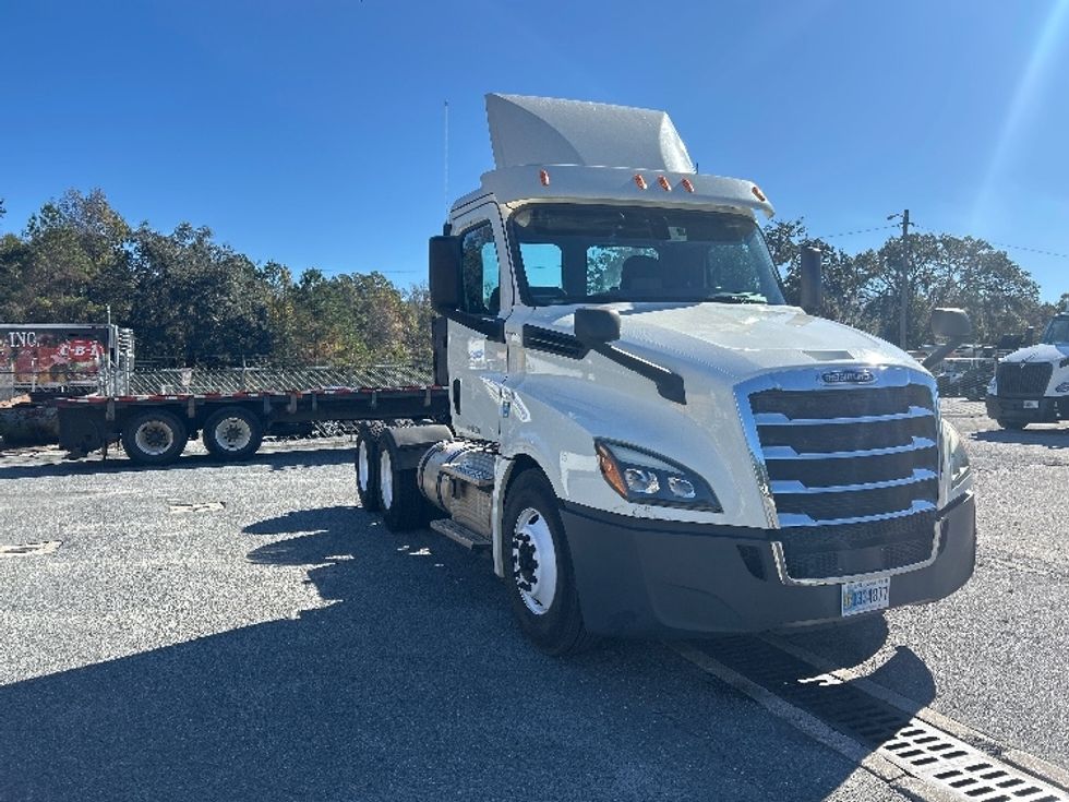 Day Cab Tractor-Heavy Duty Tractors-Freightliner-2019-T12664ST-Pensacola-FL-388,469\n\t\tmiles-$ 45,750 - Image 1