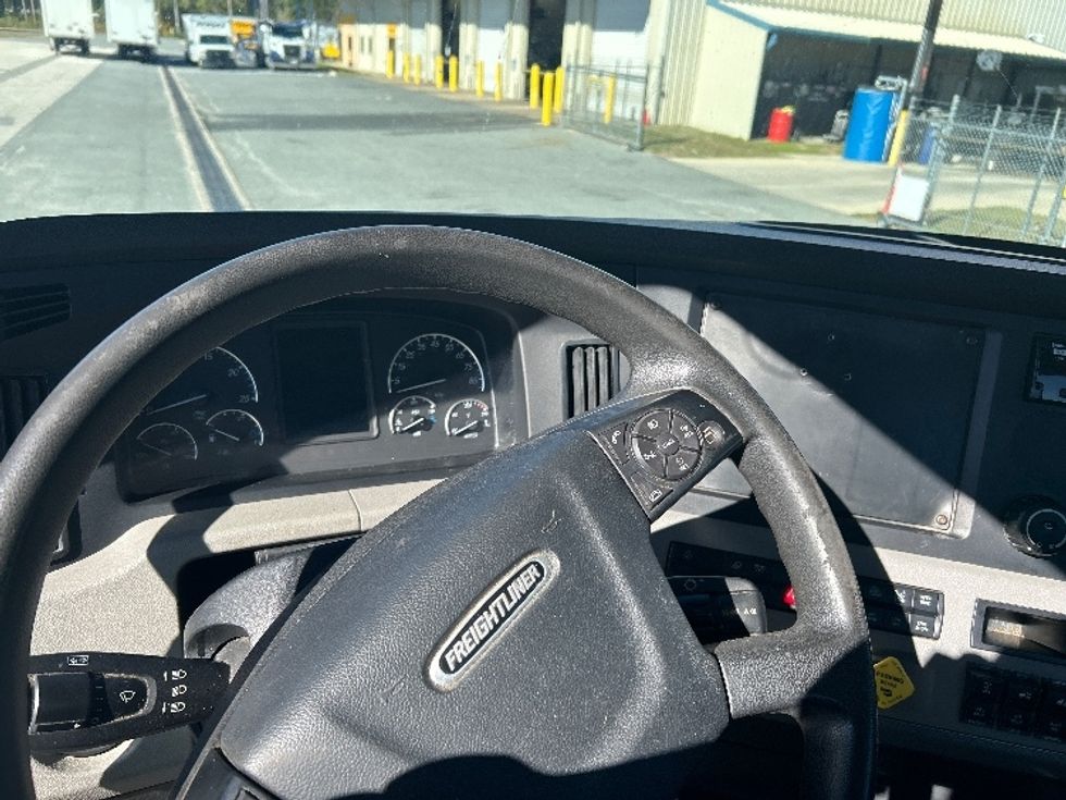 Day Cab Tractor-Heavy Duty Tractors-Freightliner-2019-T12664ST-Pensacola-FL-388,469\n\t\tmiles-$ 45,750 - Image 11