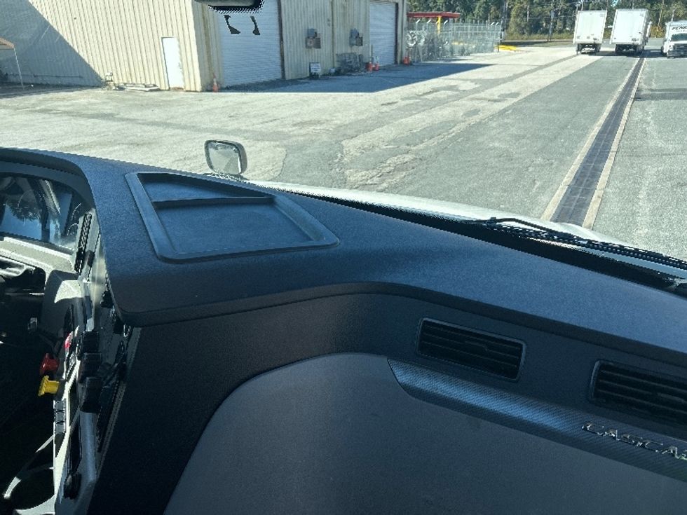 Day Cab Tractor-Heavy Duty Tractors-Freightliner-2019-T12664ST-Pensacola-FL-388,469\n\t\tmiles-$ 45,750 - Image 13