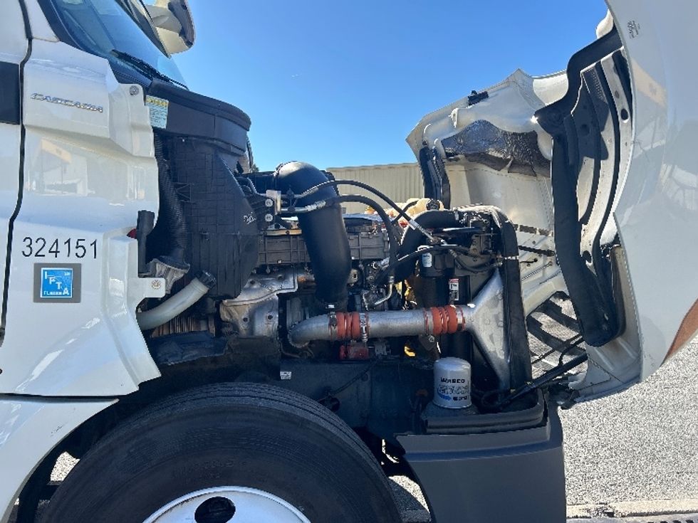 Day Cab Tractor-Heavy Duty Tractors-Freightliner-2019-T12664ST-Pensacola-FL-388,469\n\t\tmiles-$ 45,750 - Image 15