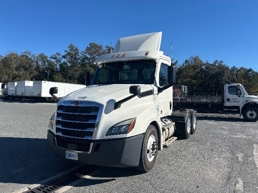 Day Cab Tractor-Heavy Duty Tractors-Freightliner-2019-T12664ST-Pensacola-FL-388,469\n\t\tmiles-$ 45,750 - Image 3
