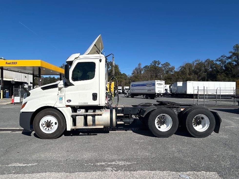Day Cab Tractor-Heavy Duty Tractors-Freightliner-2019-T12664ST-Pensacola-FL-388,469\n\t\tmiles-$ 45,750 - Image 4